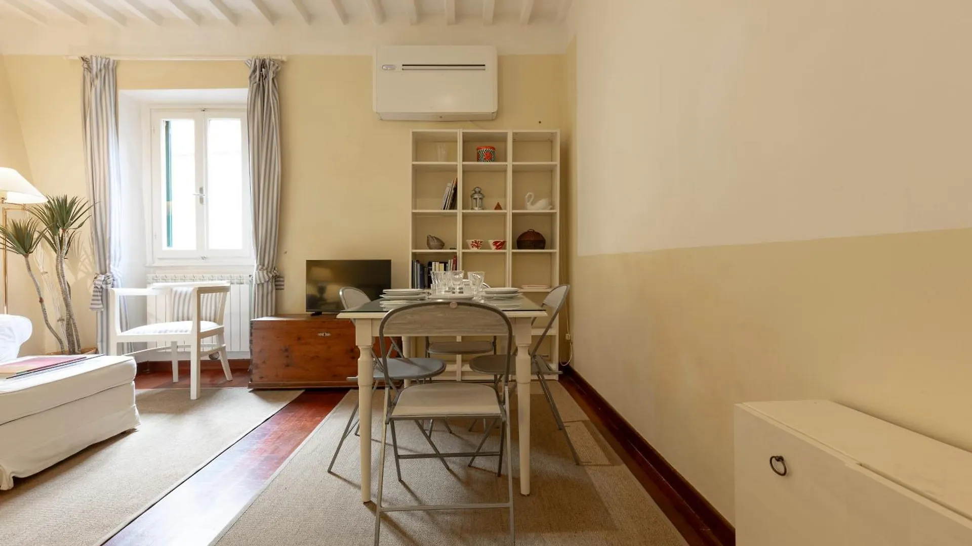 Sweet House In Petrarca Street Apartment Florence